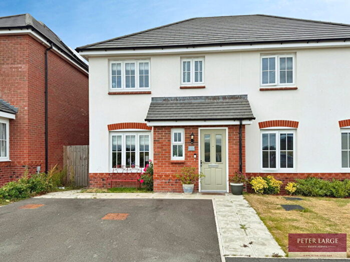 3 Bedroom Semi Detached House For Sale In Dreif Tegeirian, Rhyl, LL18