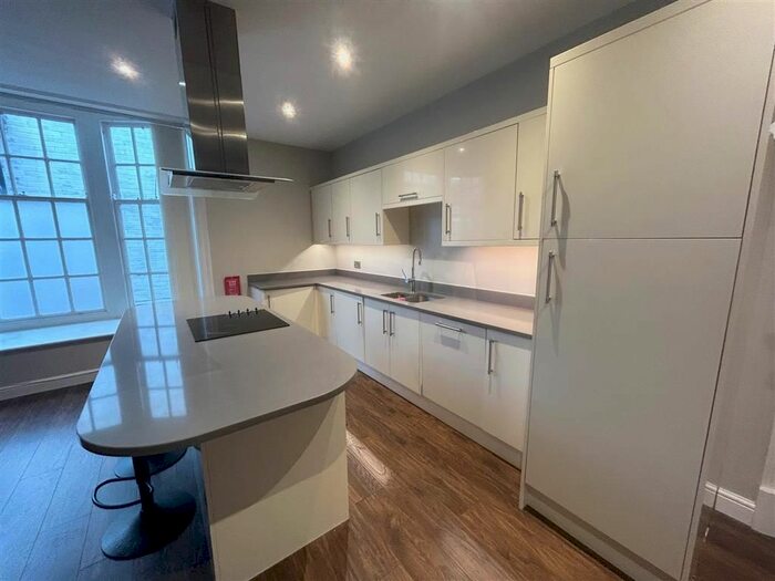 2 Bedroom Flat To Rent In South Parade, Bawtry, Doncaster, DN10