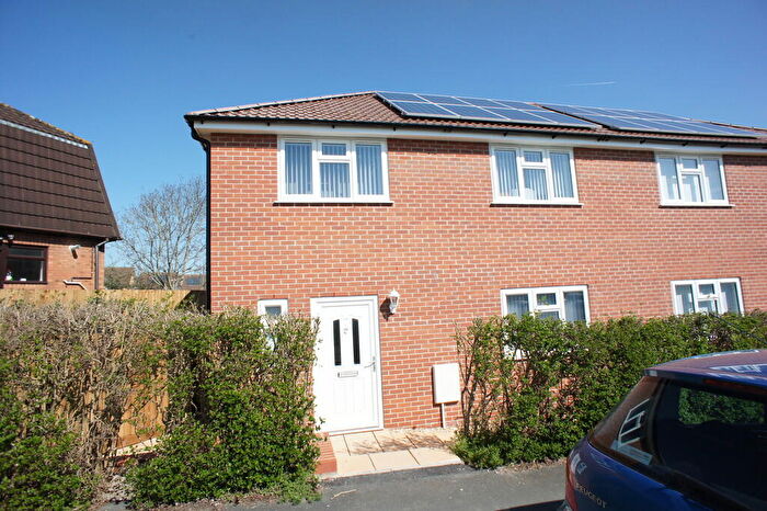 3 Bedroom Semi-Detached House To Rent In Station Road, Filton, Bristol, BS34