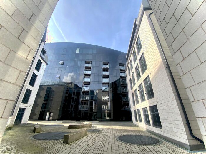 2 Bedroom Apartment To Rent In Leeds Road, Bradford, BD1