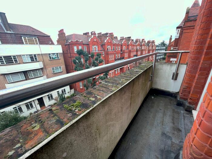 2 Bedroom Flat To Rent In Hamlet Gardens, Hammersmith, W6