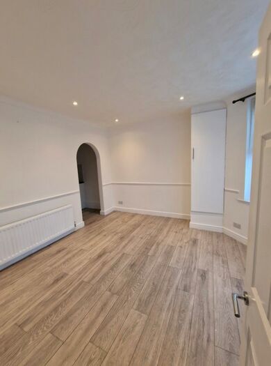 1 Bedroom Flat To Rent In Flat Osborne Road, Luton, LU1