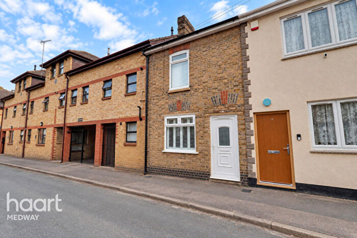 3 Bedroom Terraced House For Sale In Connaught Road, Chatham, ME4