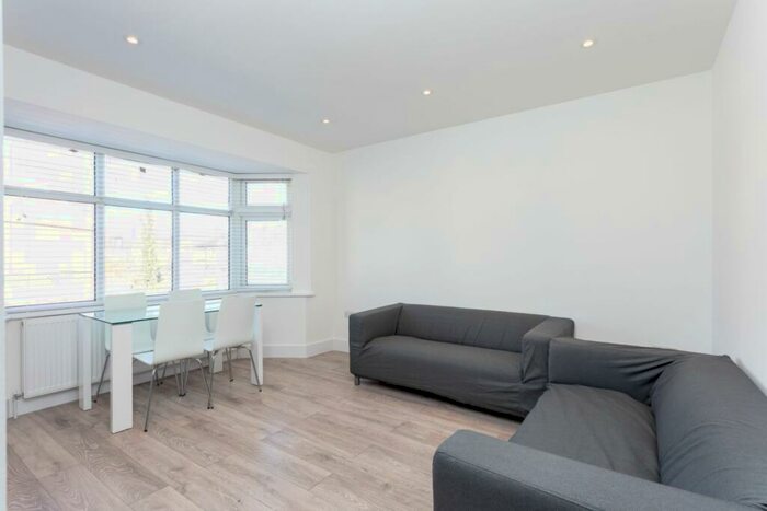 3 Bedroom Flat To Rent In Holcombe Road, London, N17