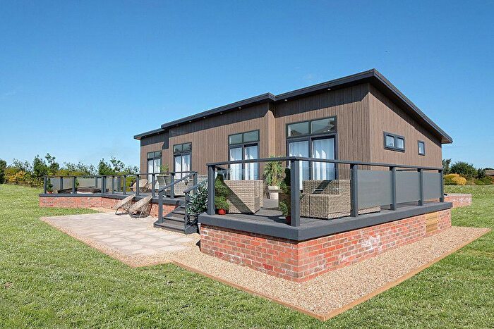 2 Bedroom Park Home For Sale In Marston, Grantham, NG32