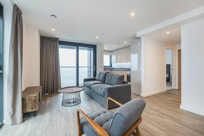 3 Bedroom Flat To Rent In Sutton Court Road, Sutton, SM1