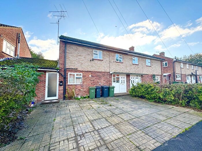 5 Bedroom Semi Detached House For Sale In Dunmore, Guildford, GU2