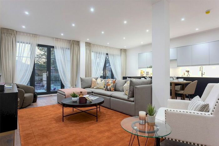4 Bedroom Flat To Rent In Hillcrest Road, London, W3