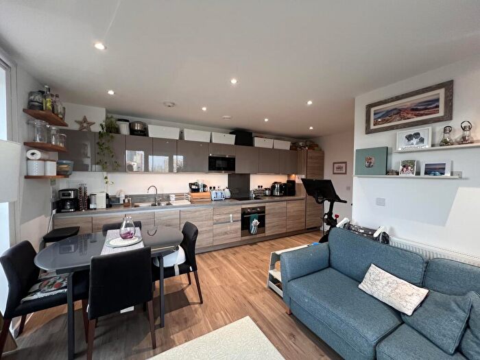 2 Bedroom Flat For Sale In Edwin Street, London, E16