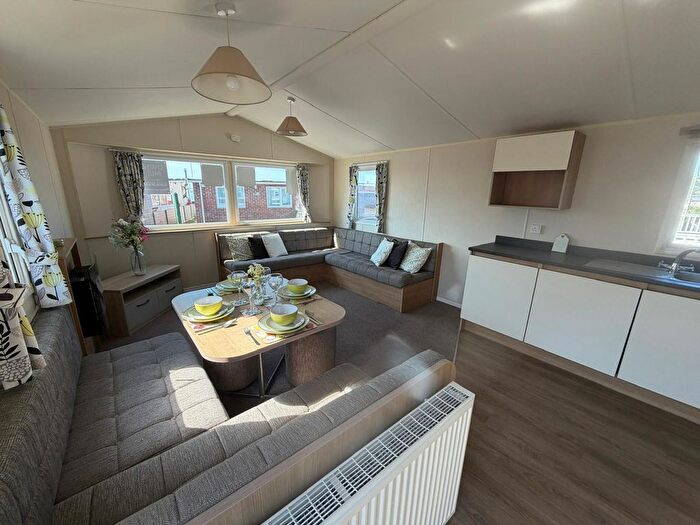 2 Bedroom Mobile/park Home For Sale In Solent Breezes Holiday Park, Hook Lane Warsash, Southampton, SO31