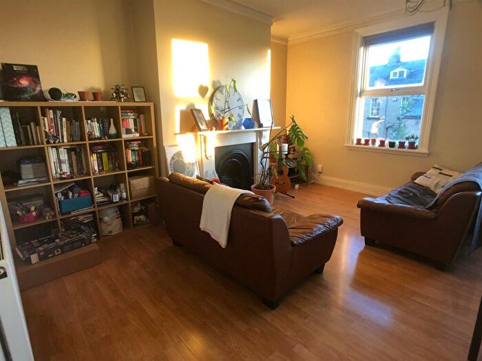 1 Bedroom Apartment To Rent In Allerton Hill, Leeds, LS7