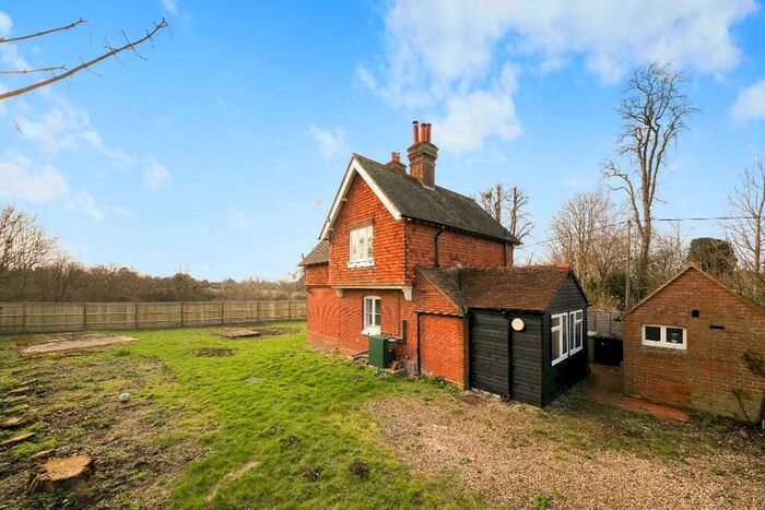 3 Bedroom Detached House To Rent In Hatchlands, GU4