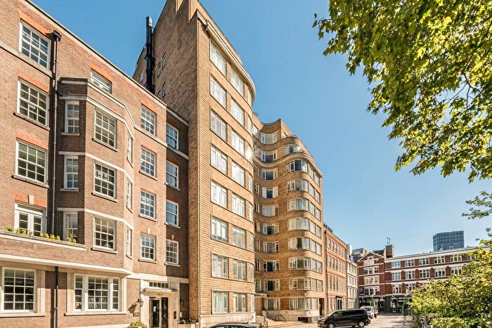 Studio To Rent In Charterhouse Square, Clerkenwell, EC1M
