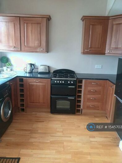 2 Bedroom Flat To Rent In Woodside Place, Leeds, LS4