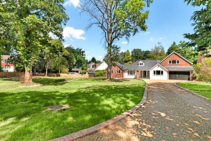 5 Bedroom Detached House For Sale In Heath Ride, Finchampstead, RG40