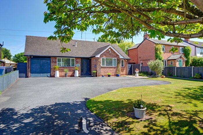 3 Bedroom Detached Bungalow For Sale In Birmingham Road, Mappleborough Green, B80