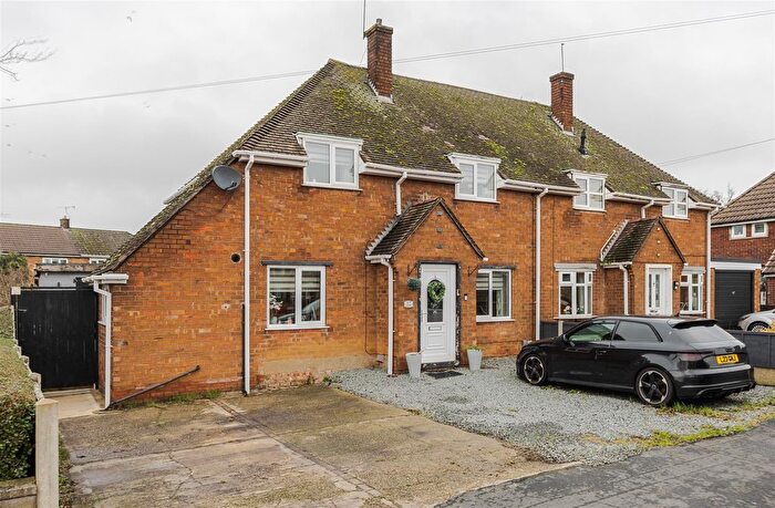 3 Bedroom Semi Detached House For Sale In Ferriby Road, Scunthorpe, DN17