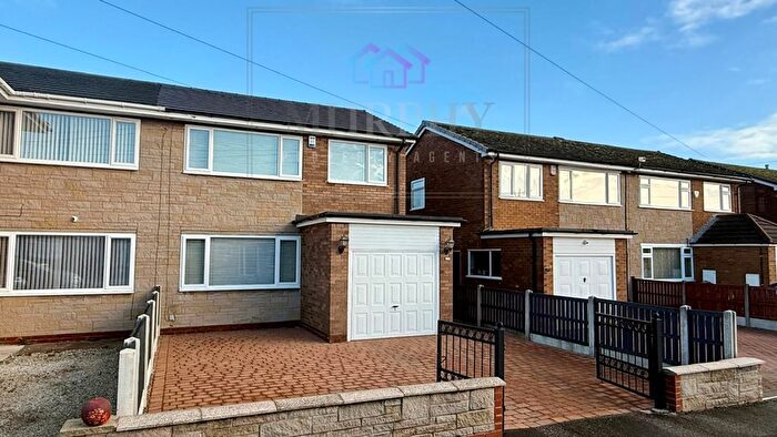 3 Bedroom Semi-detached House For Sale In Castle Syke View, Pontefract, West Yorkshire, WF8