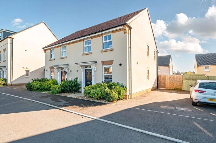 3 Bedroom Semi Detached House For Sale In Buttercup Road, Thornbury, BS35