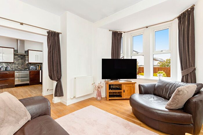 2 Bedroom Cottage For Sale In Station Road, Loanhead, EH20