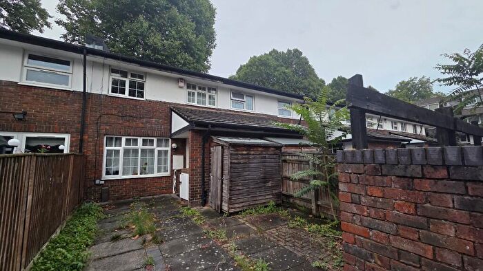 3 Bedroom Terraced House To Rent In Frankland Close, London, SE16