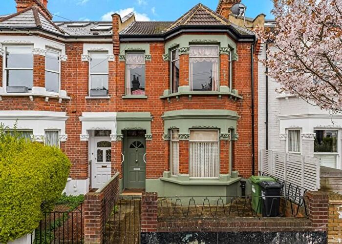 2 Bedroom Flat For Sale In Inglethorpe Street, Fulham, SW6