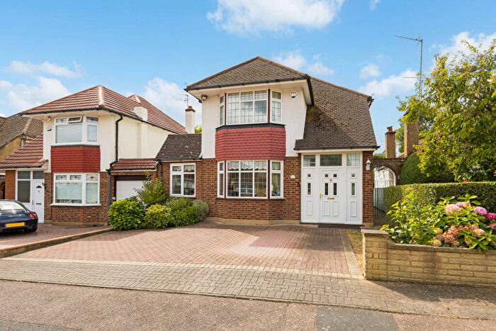 3 Bedroom Link Detached House For Sale In Berry Hill, Stanmore, HA7