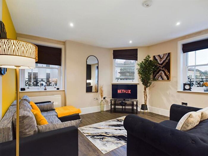 1 Bedroom Flat To Rent In West Street, Brighton, BN1