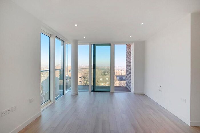 1 Bedroom Flat For Sale In Sandpiper Building, N4