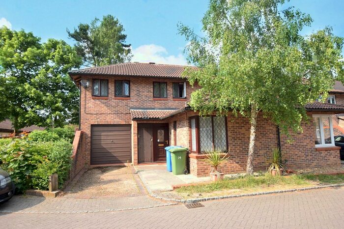 3 Bedroom End Of Terrace House To Rent In Southwick Court, Bracknell, Berkshire, RG12