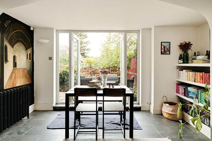 2 Bedroom Apartment For Sale In Church Road | Stoke Bishop, BS9