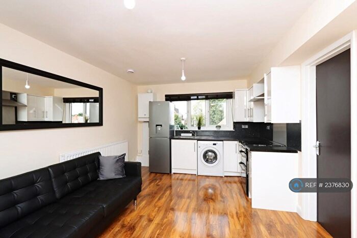 3 Bedroom Flat To Rent In Leigh Road, Birmingham, B8