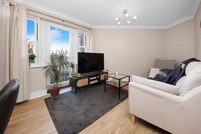 2 Bedroom Flat For Sale In St. Matthews Gardens, Cambridge, CB1