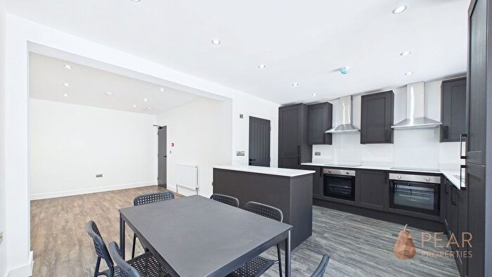 6 Bedroom Semi-Detached House To Rent In Terringes Avenue, Worthing, BN13