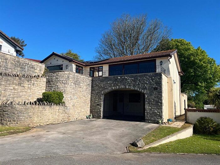 3 Bedroom Detached House For Sale In Budmouth Avenue, Weymouth, DT3