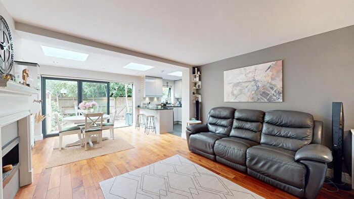 2 Bedroom Flat To Rent In Disraeli Road, London, W5