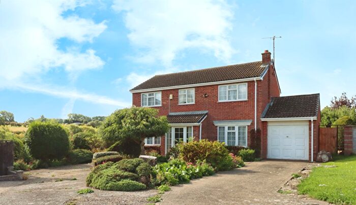 4 Bedroom Detached House For Sale In Foxlands, Desborough, Kettering, NN14