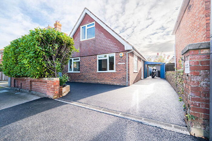 3 Bedroom Detached Bungalow To Rent In Grove Road East, Christchurch, Dorset, BH23
