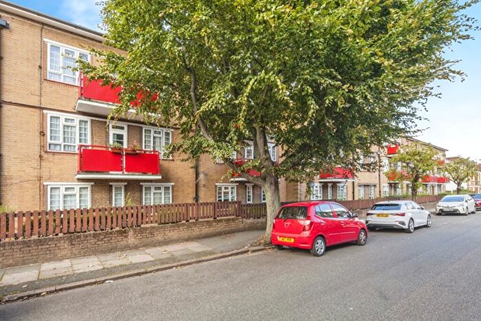 3 Bedroom Apartment To Rent In Arica Road London, SE4