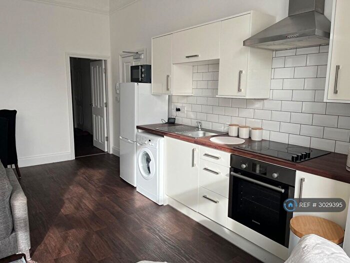 2 Bedroom Flat To Rent In Gorsey Road, Nottingham, NG3