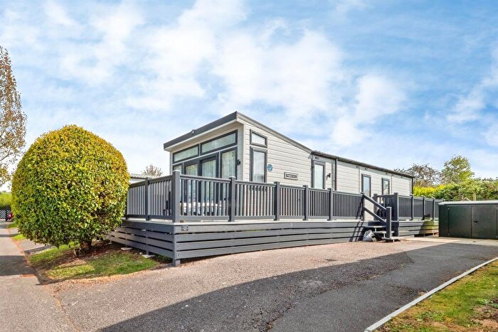 3 Bedroom Park Home For Sale In Bowleaze Coveway, Weymouth, DT3