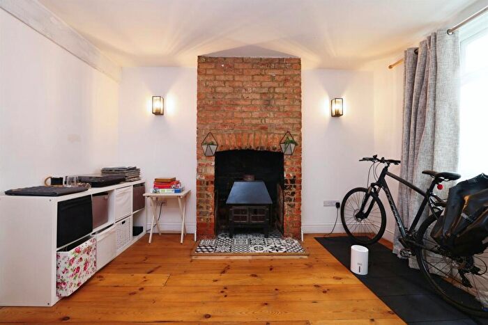 1 Bedroom House To Rent In New Road, Calne, SN11