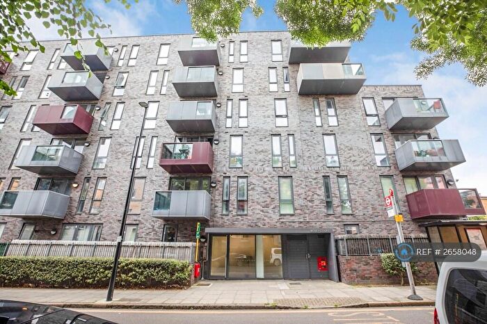 3 Bedroom Flat To Rent In Hardford Street, London, E1