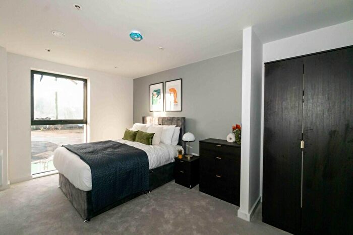 2 Bedroom Apartment To Rent In Merchants Wharf, M5