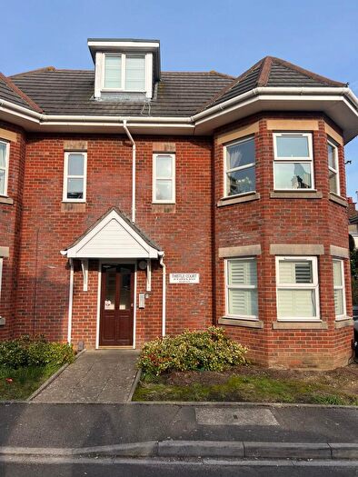 2 Bedroom Flat To Rent In Warwick Road, Bournemouth, Dorset, BH7