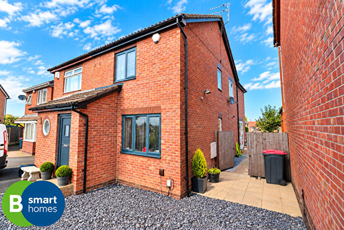 3 Bedroom Semi-Detached House For Sale In Ashleigh Gardens, Rotherham, S61