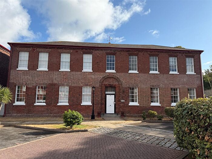 2 Bedroom Flat To Rent In Wellington Court, Weymouth, DT4