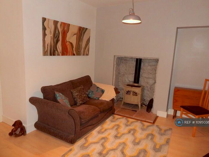 2 Bedroom Flat To Rent In Abbey Place, Aberdeen, AB11