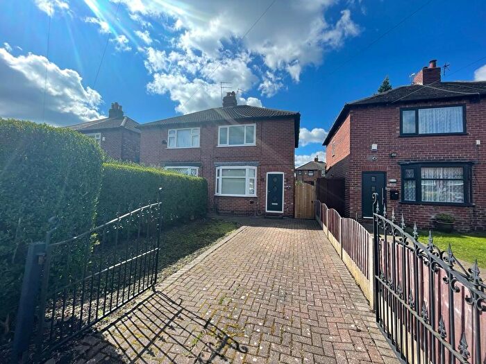 2 Bedroom House To Rent In Silverdale Avenue, Denton, M34