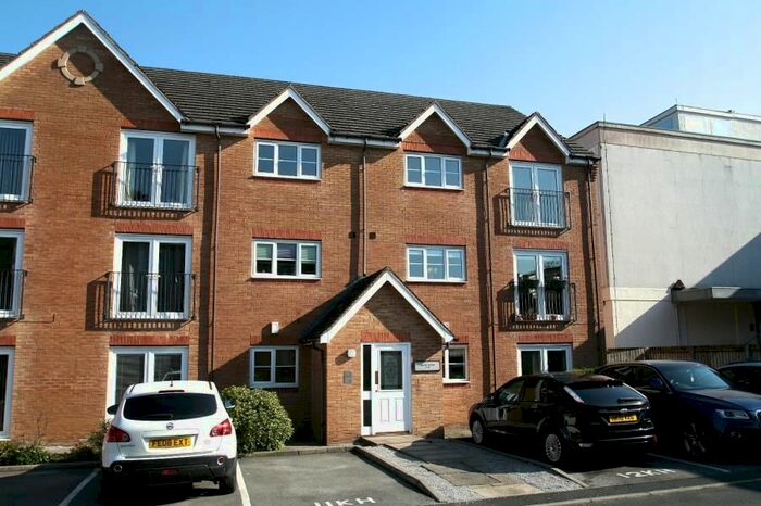 2 Bedroom Flat To Rent In Blackthorn Road, Ilkley, LS29